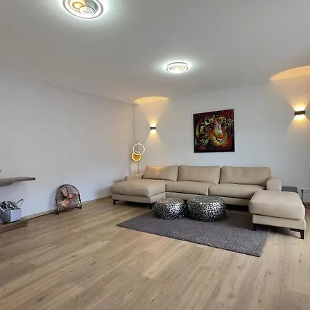 New In 公寓 布尔根